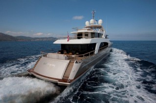 Motor yacht LA PELLEGRINA -  Aft View)